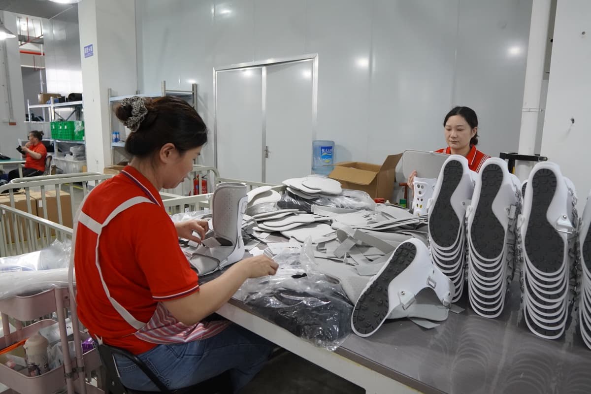 Walking boots manufacturing at AULEXMED
